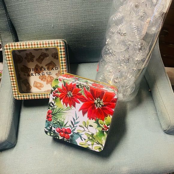 NWT…2brand new tin boxes, load up your goodie’s in and 1 large DIY Bulbs - Picture 4 of 6